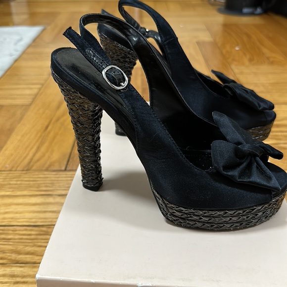 BCBG black satin bow platform heels size women’s 6 - Picture 2 of 5